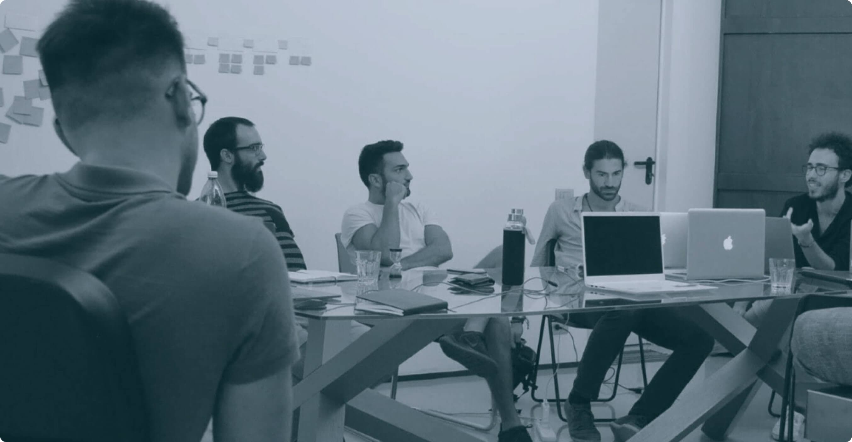 Un sistema di mentorship 1:1 settimanali focalizzato sulla crescita delle persone.